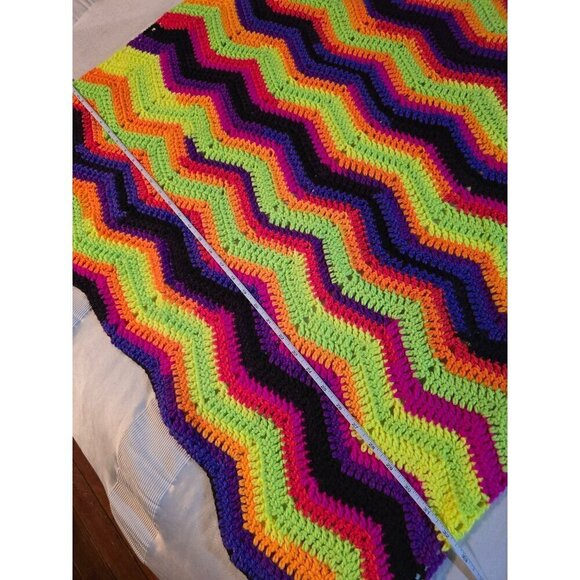 Vintage Psychedelic Zigzag Chevron Tight Knit Afghan Throw Blanket Crochet Color - Picture 5 of 11